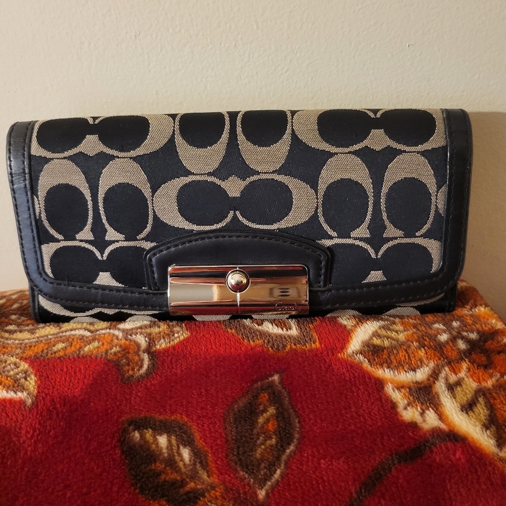 Coach Kristin Signature Wallet in Black and Cream.